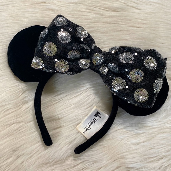 Disney Accessories - 🍓[ Disney Parks ] Discontinued Minnie Mouse Ears with Removable Bow